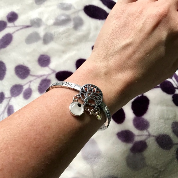 NWT Beautiful Silver Tree of Life Bracelet - Picture 2 of 5